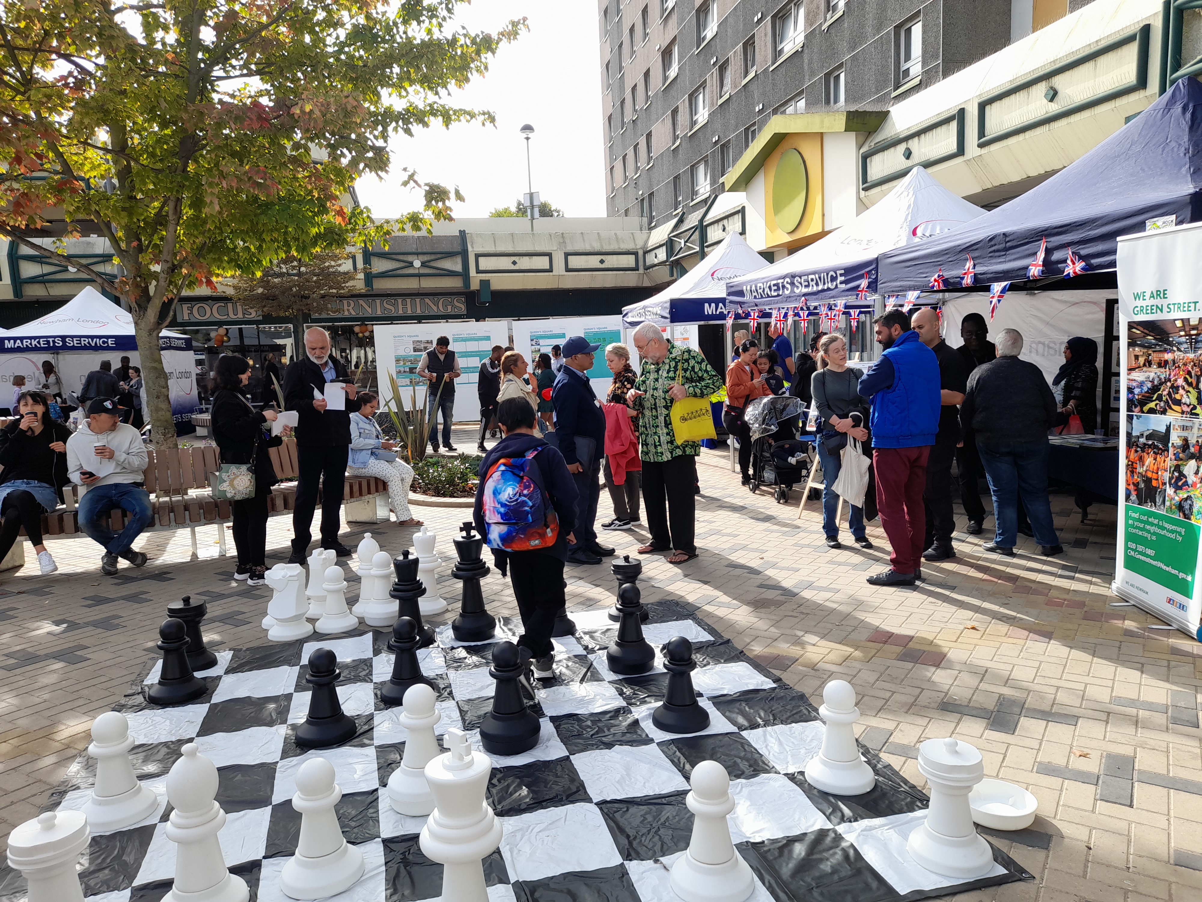 Queen's Square opening event. Photography by Sylvie Belbouab.